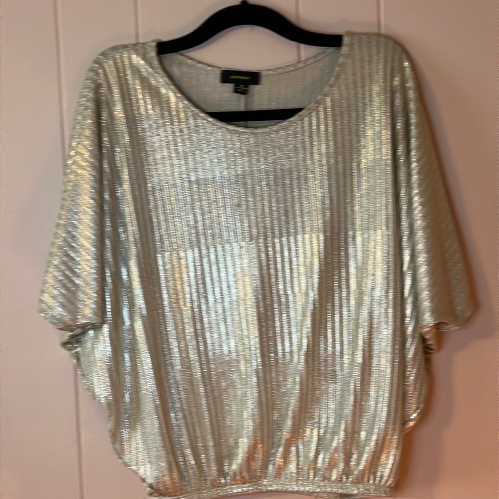 Gold shimmery top for casual or going out! Size small - Picture 3 of 7
